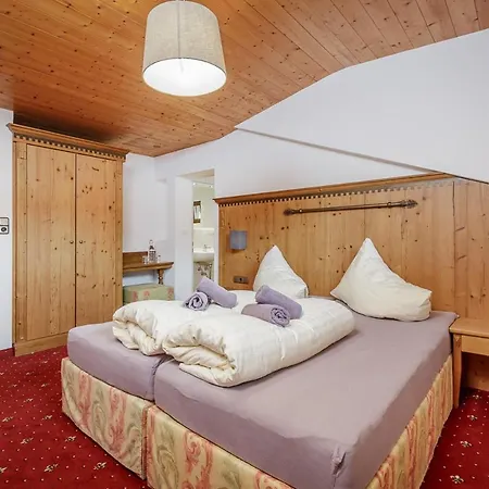 加米英兹安公寓 *